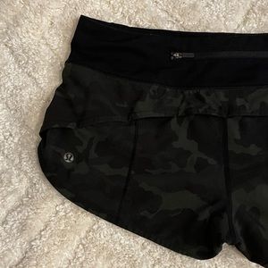 Lululemon Green Camo Speed up shorts 6